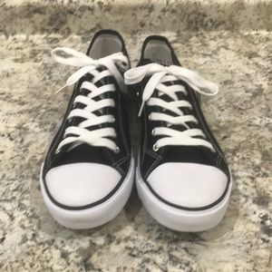 NWT REVOLUTION SNEAKERS